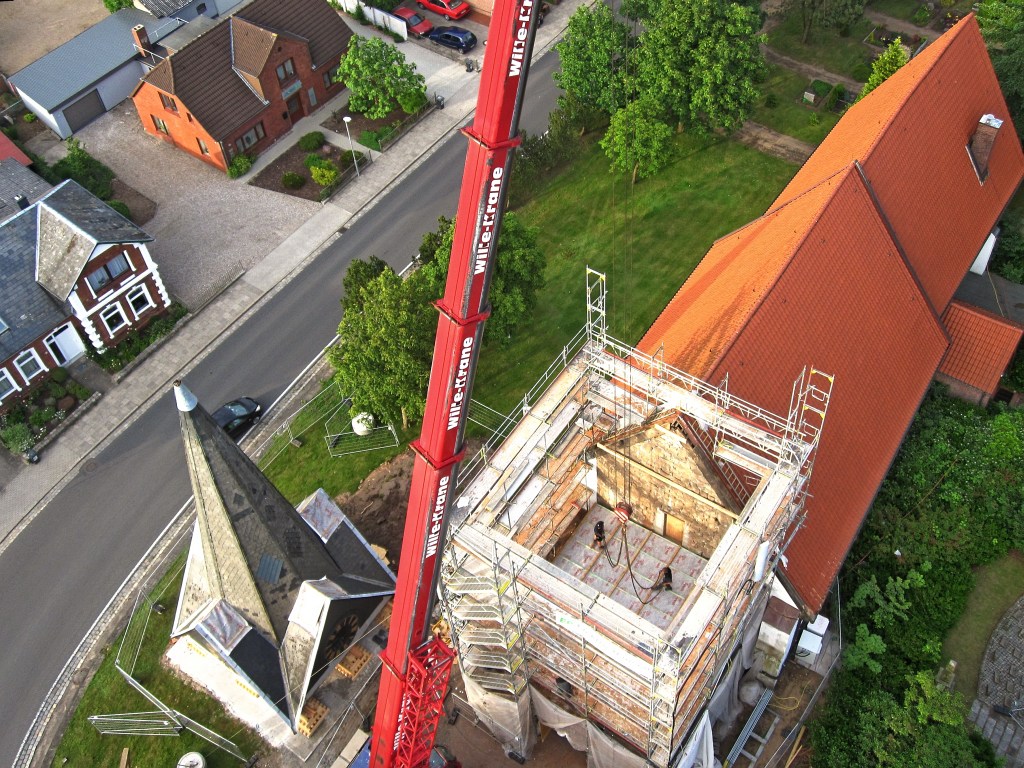 Aushängen des Daches. - Foto: video-kopter.de