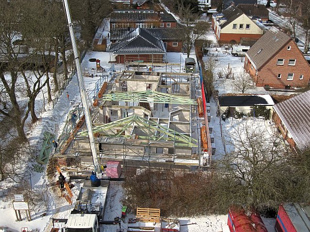 Krippenbau - Errichtung Dachstuhl - Foto: video-kopter.de